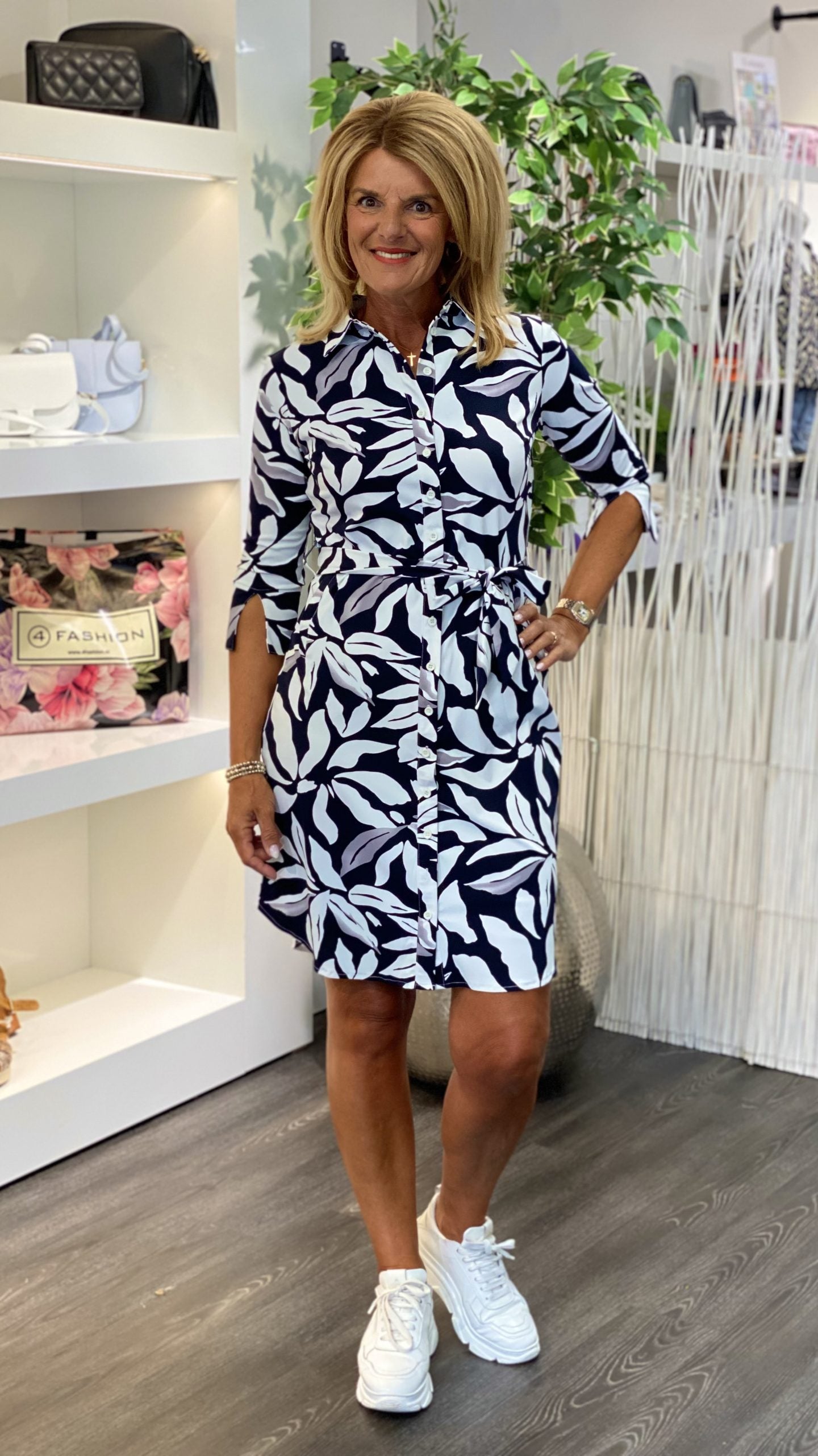 Mi Piace Travelstof Jurk donkerblauw offwhite flower print 202092