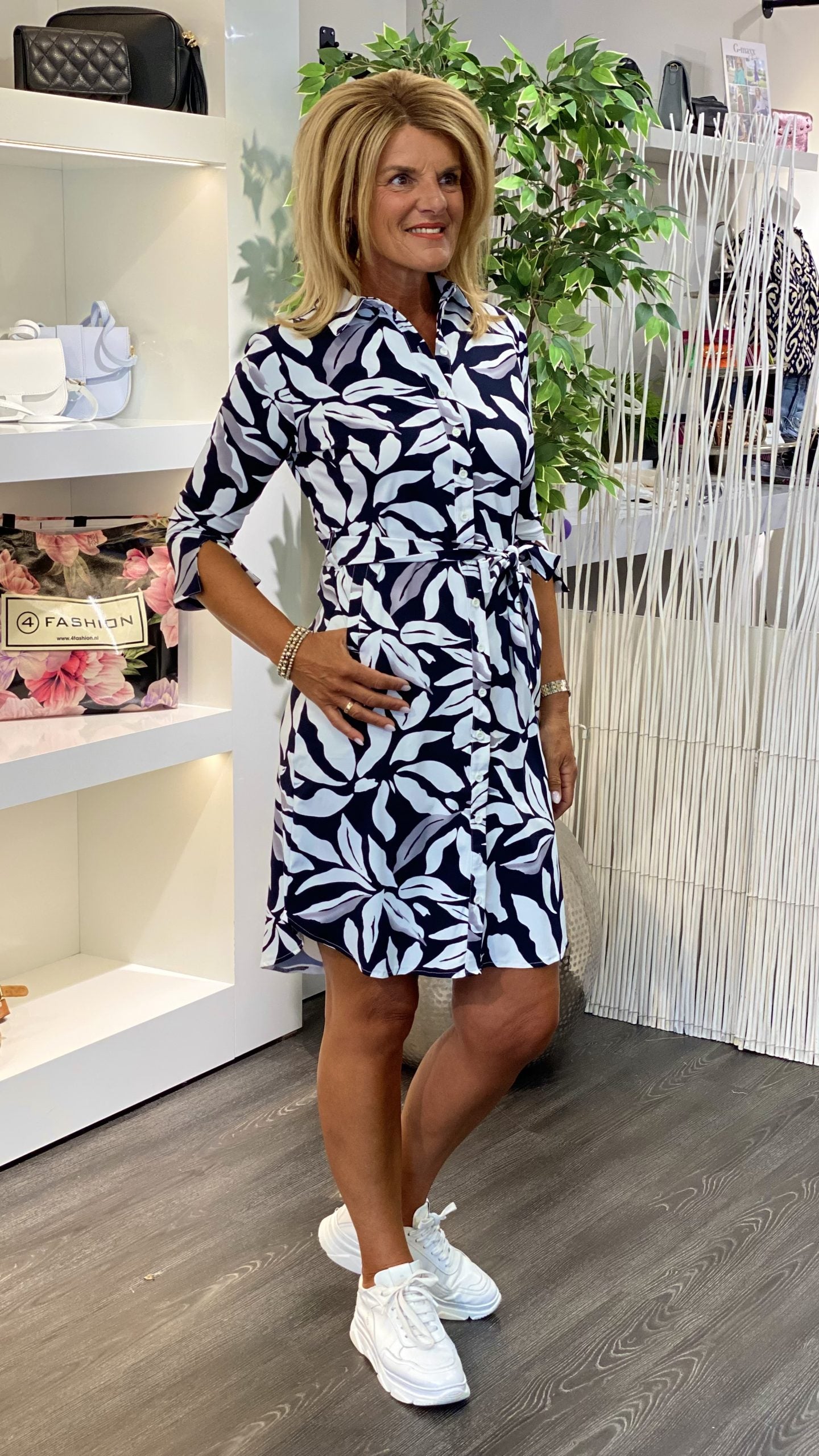 Mi Piace Travelstof Jurk donkerblauw offwhite flower print 202092