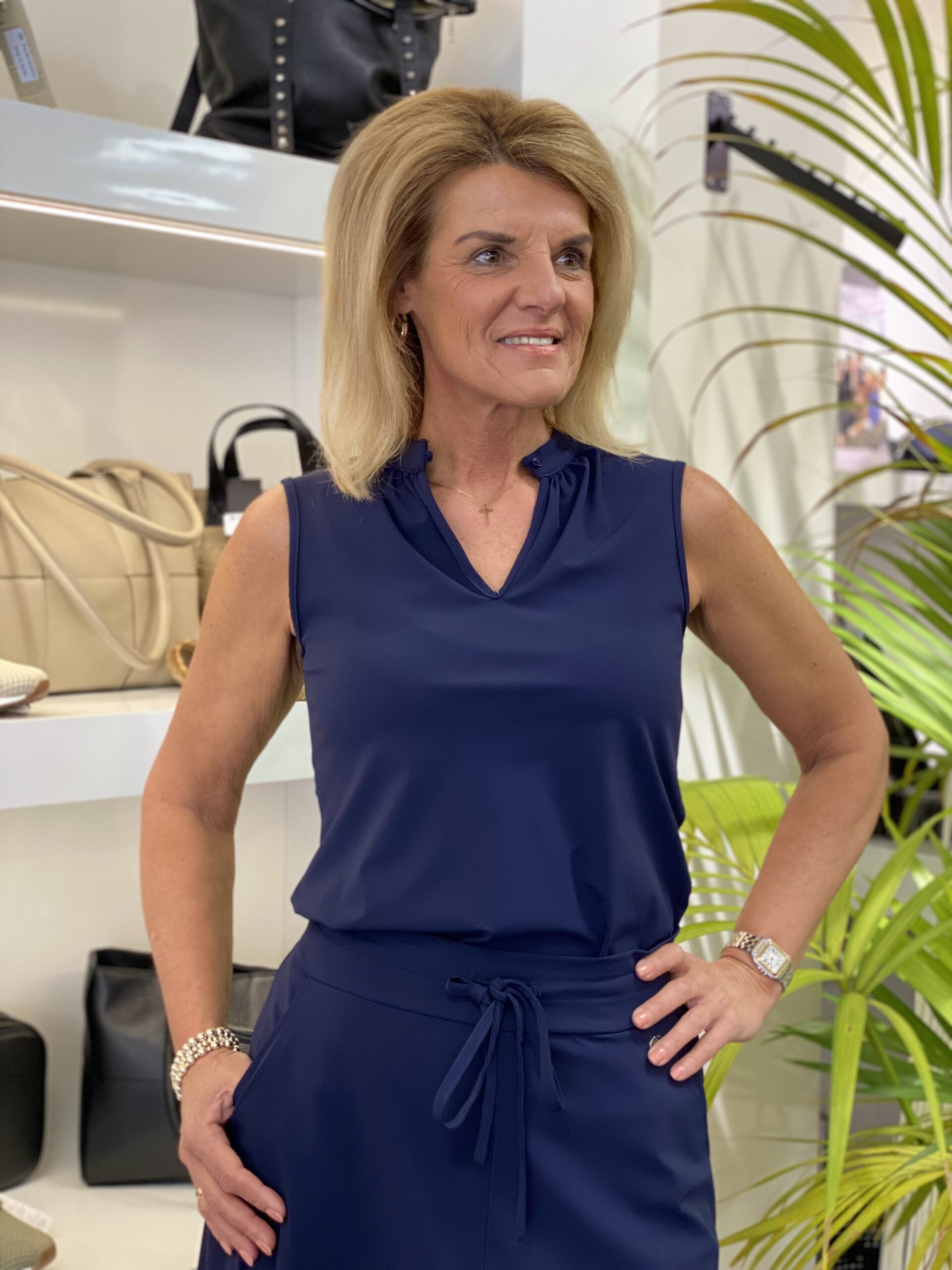 Triple Nine Travelstof Mouwloze Top Maya 6501 donkerblauw