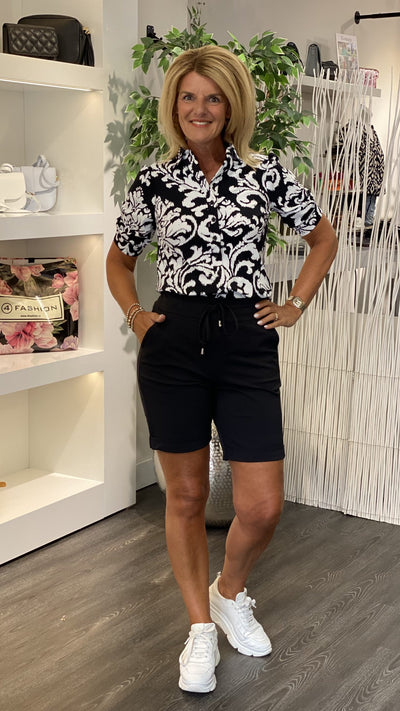 Mi Piace Travelstof Blouse Korte Mouw zwart offwhite ornament print 202270