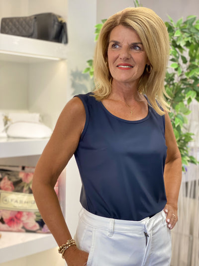 Angelle Milan Travelstof Mouwloze Top 1654 donkerblauw