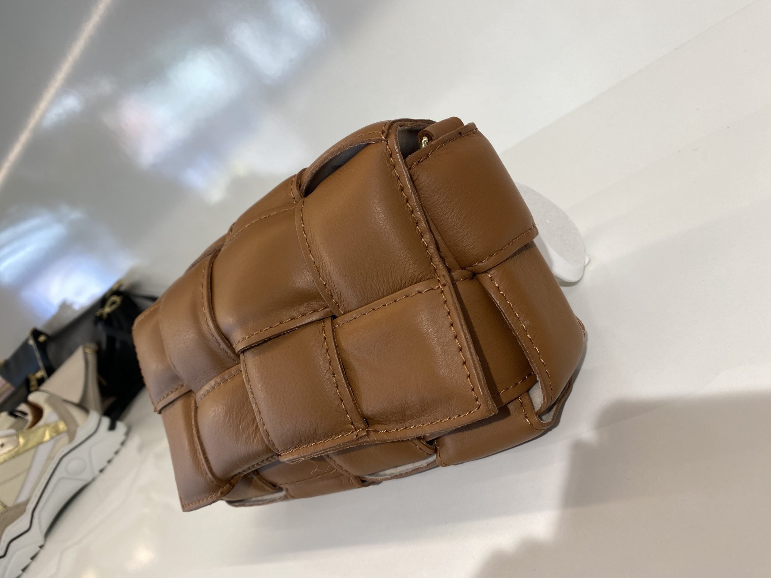 Tas Gevlochten Leer klein Cognac T247