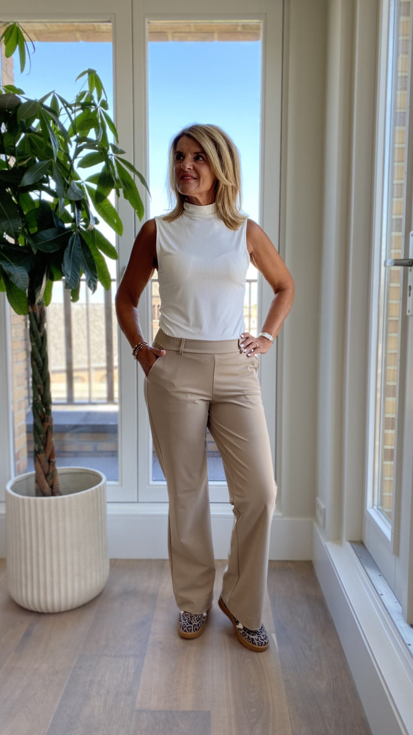 Mi Piace Travelstof Mouwloze Col Top 202642 offwhite