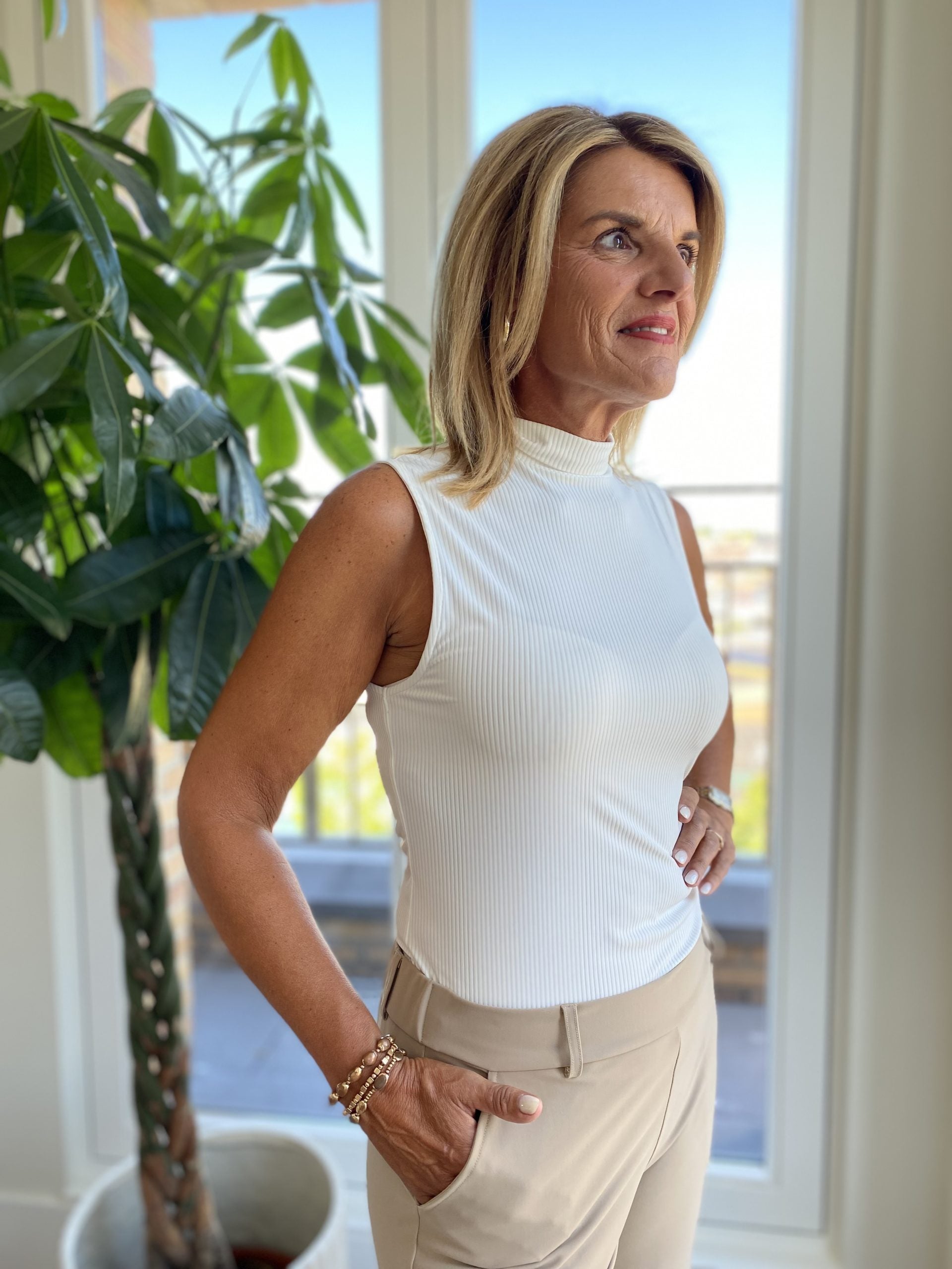 Mi Piace Travelstof Mouwloze Col Top 202642 offwhite