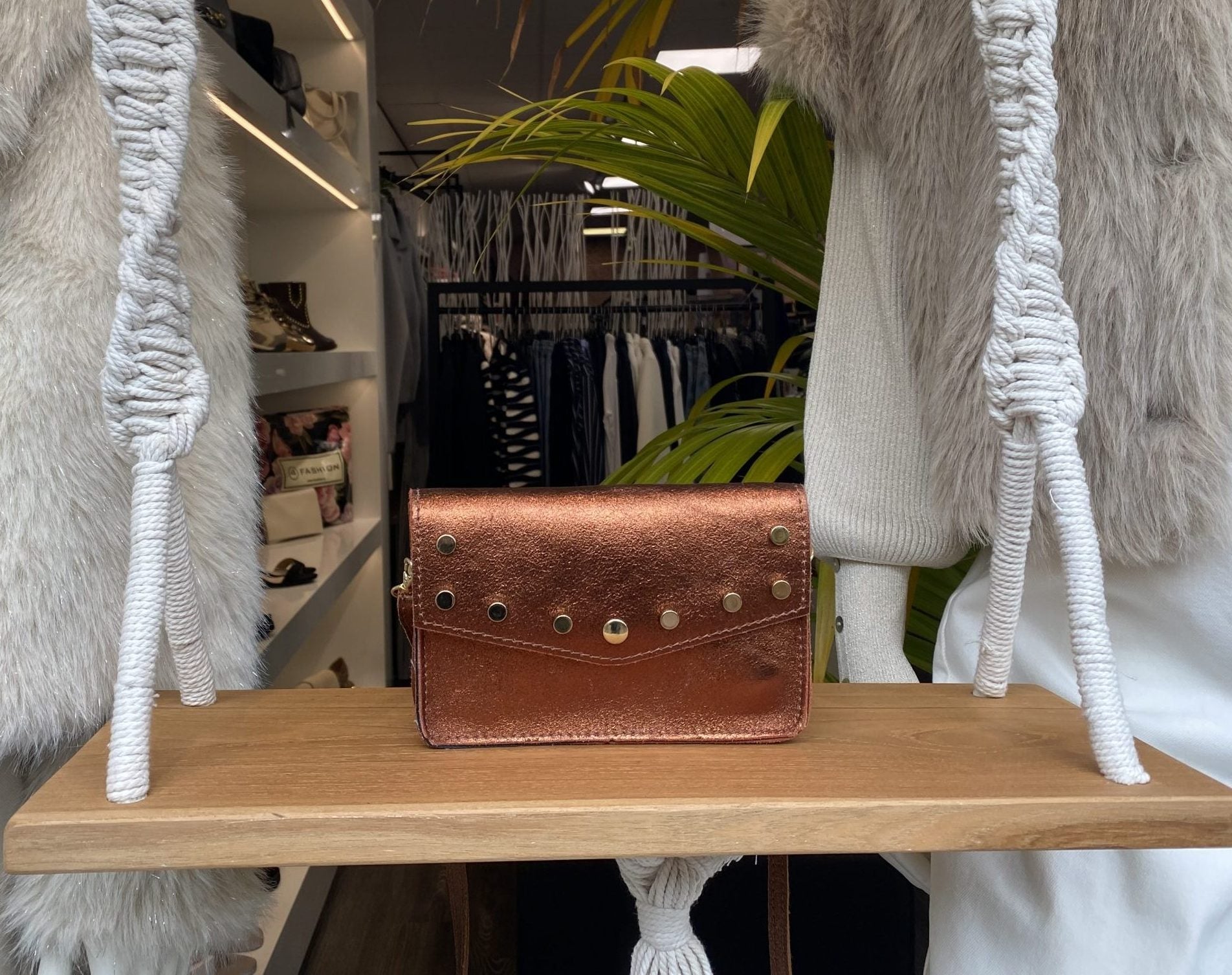 Tas Studs Metallic Bronze T299