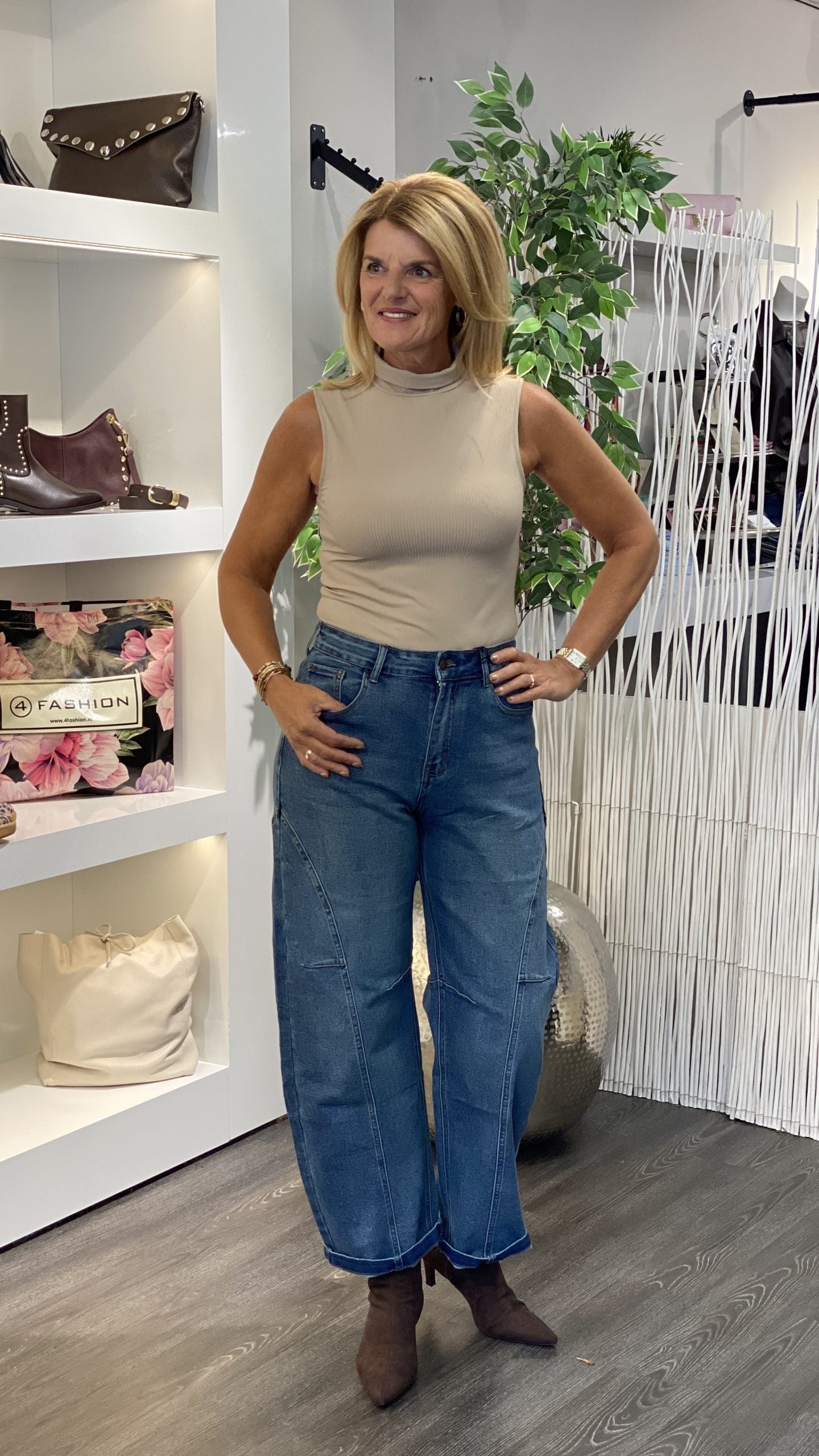 Mi Piace Travelstof Mouwloze Col Top shirt 202642 latte