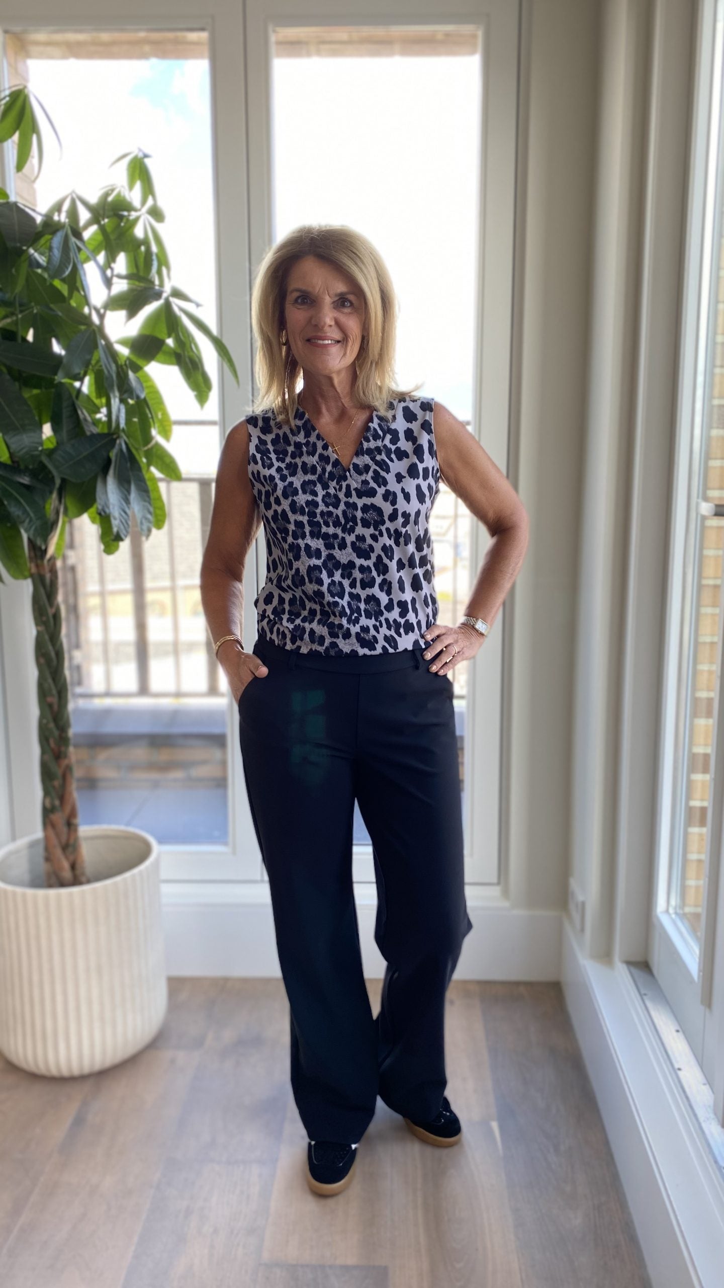 Mi Piace Travelstof Mouwloze Top 202425 leopard print grey