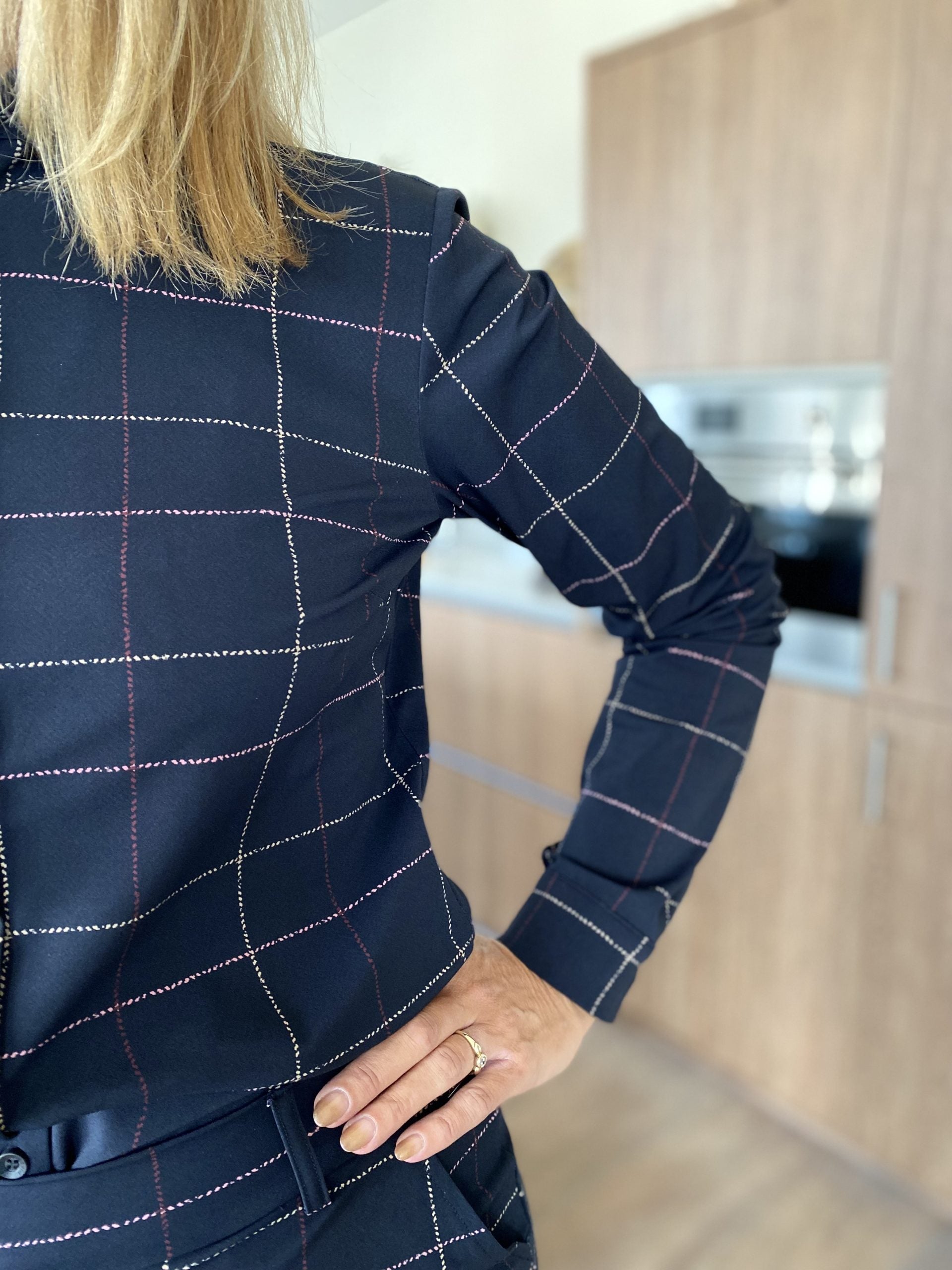 Mi Piace Travelstof Blouse 60840 check herringbone print black burgundy