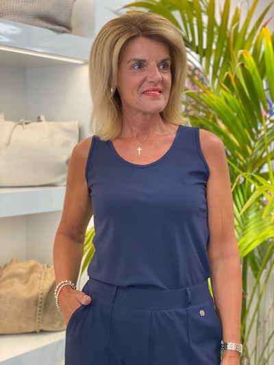 Triple Nine Travelstof Mouwloze Top Milou 9000 donkerblauw