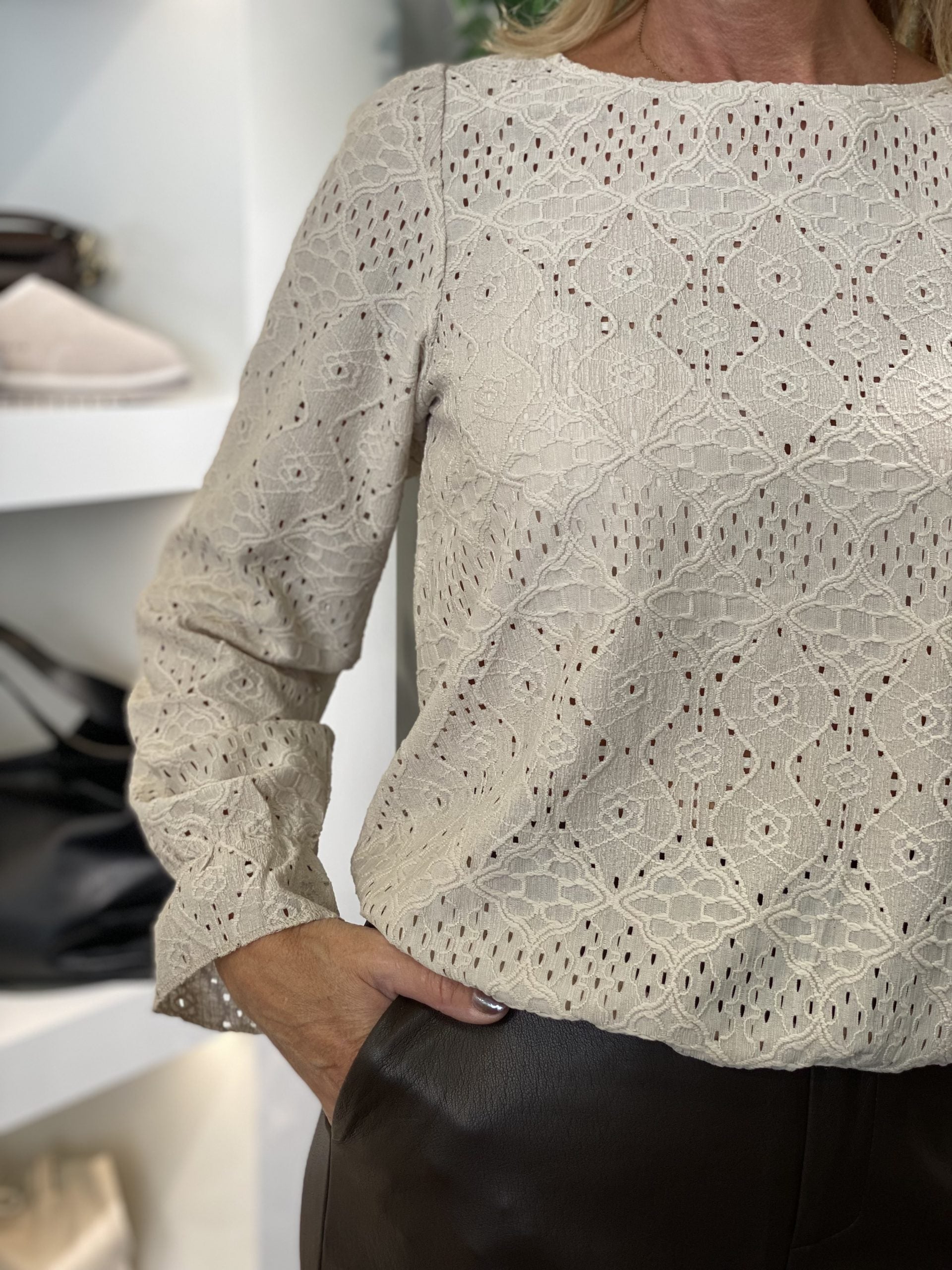 Red Button Top Ajour stone