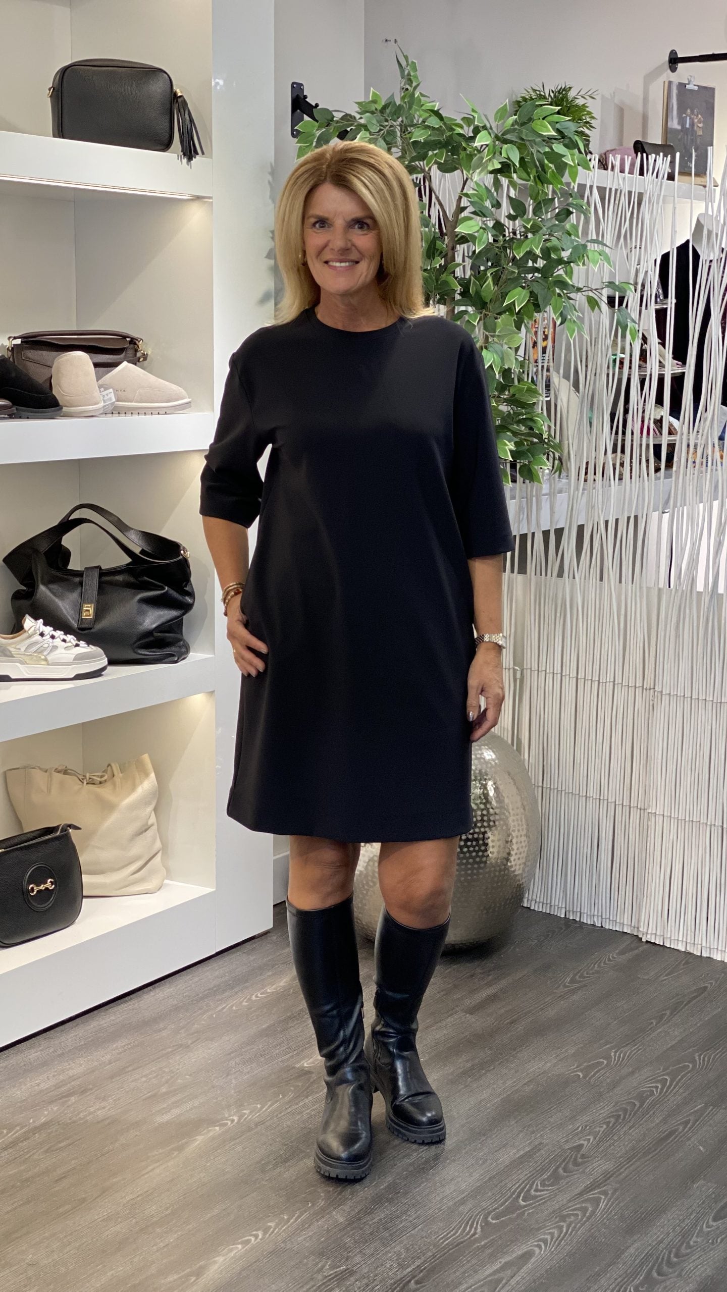 Mi Piace Travelstof Bonded Midi Jurk 202682 zwart