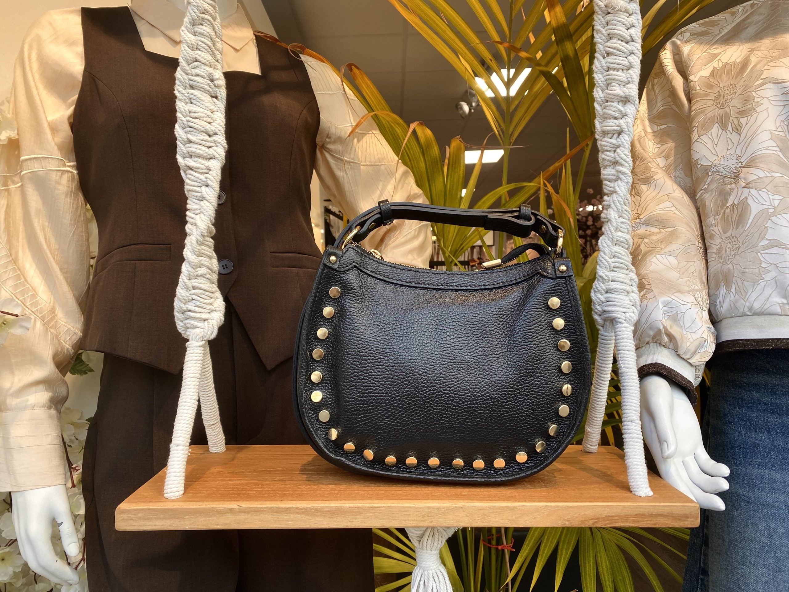 Juna Schoudertas Leer Studs Zwart/Goud T354