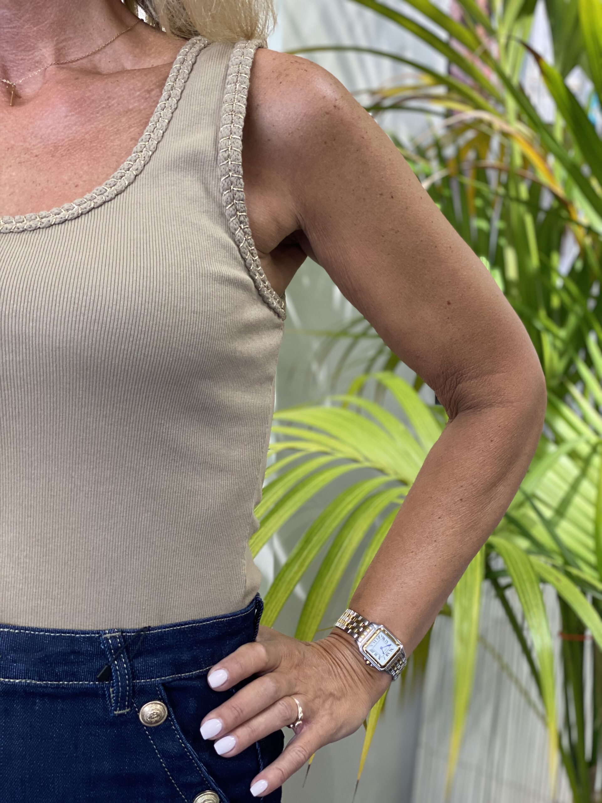 Gricceri Mouwloze Top lichtbruinmet gouddraad afgezet