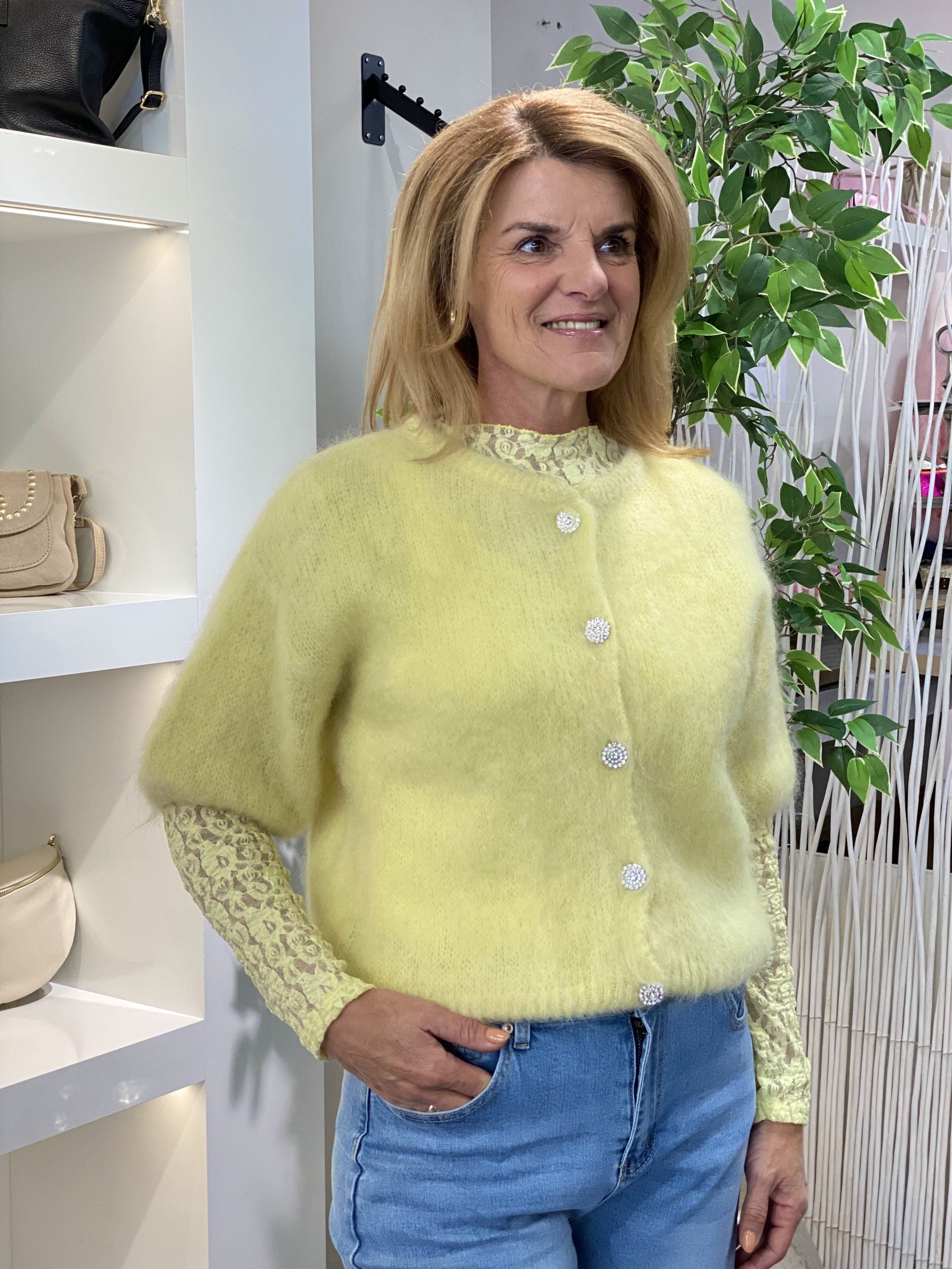 Boebou Zachtgebreid Vest S105 geel