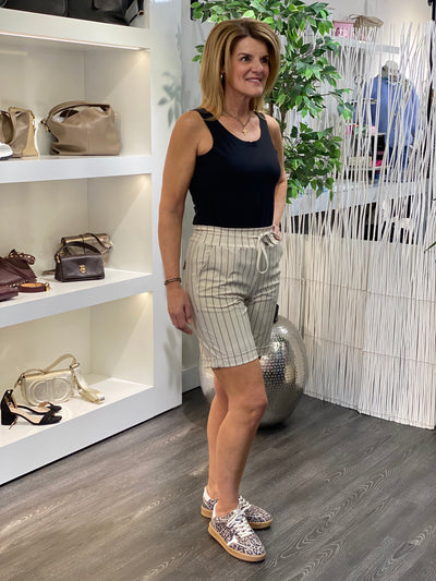 Mi Piace Travelstof Broek Bermuda 202589 latte classic stripe print