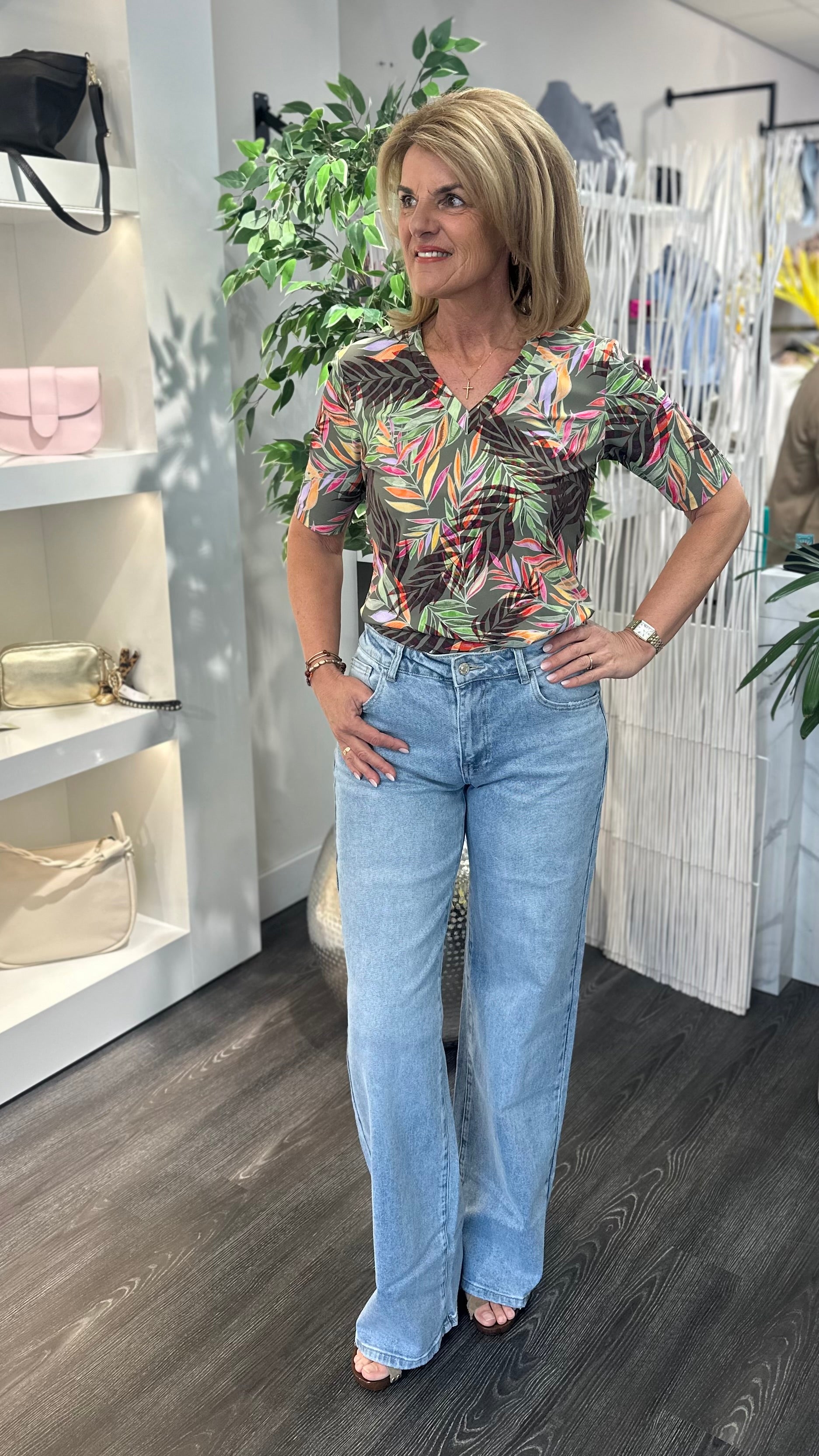 Mi Piace Travelstof Top V-Hals 202271 pencil branches print olive