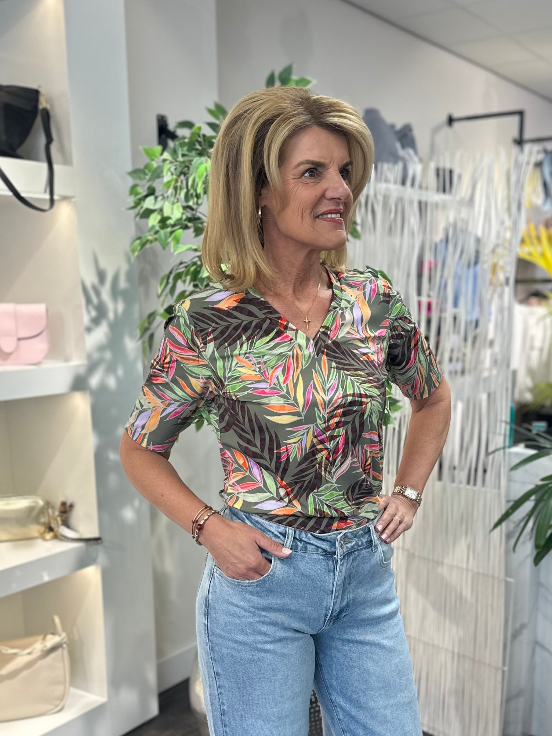 Mi Piace Travelstof Top V-Hals 202271 pencil branches print olive