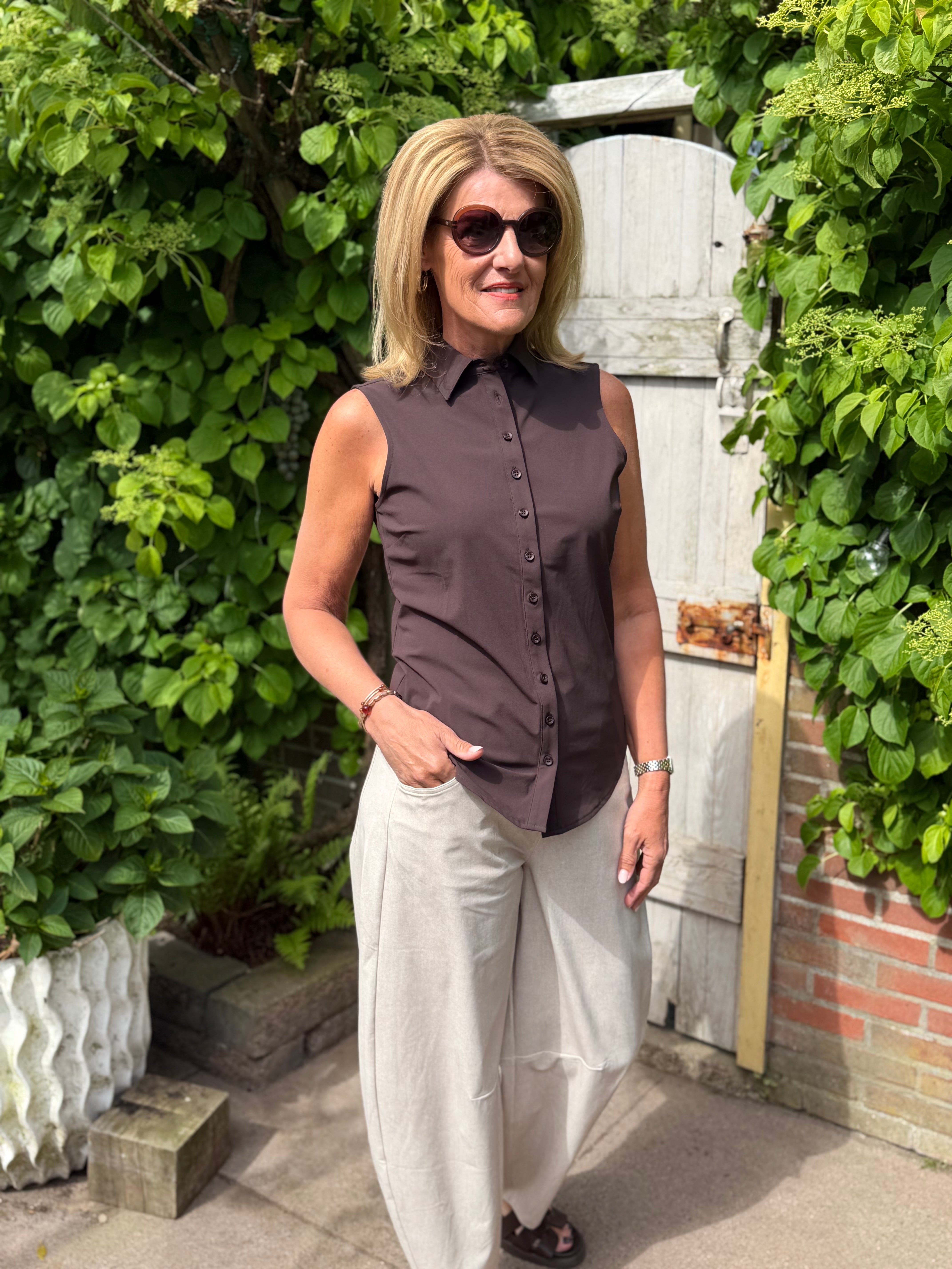 Mi Piace Travelstof Blouse Mouwloos 202299 espresso