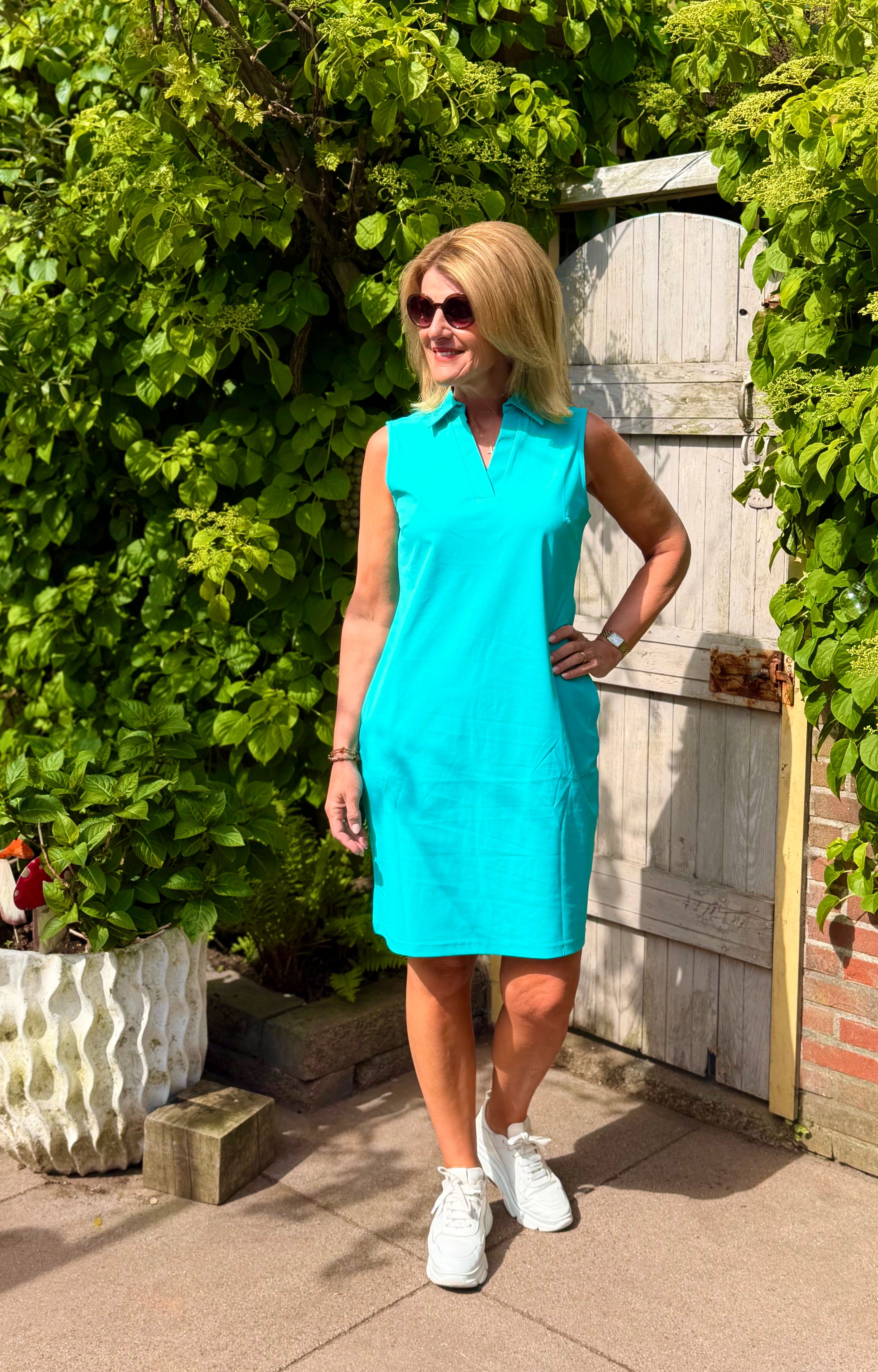 Mi Piace Travelstof Mouwloze Jurk 202443 virvidian green