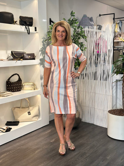 Mi Piace Travelstof Jurk met Boothals 202426 grape apple swirly print