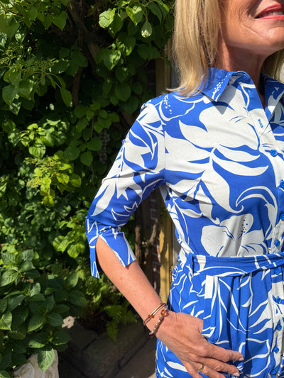 Mi Piace Travelstof Jurk 202092 hibiscus print nautic blue