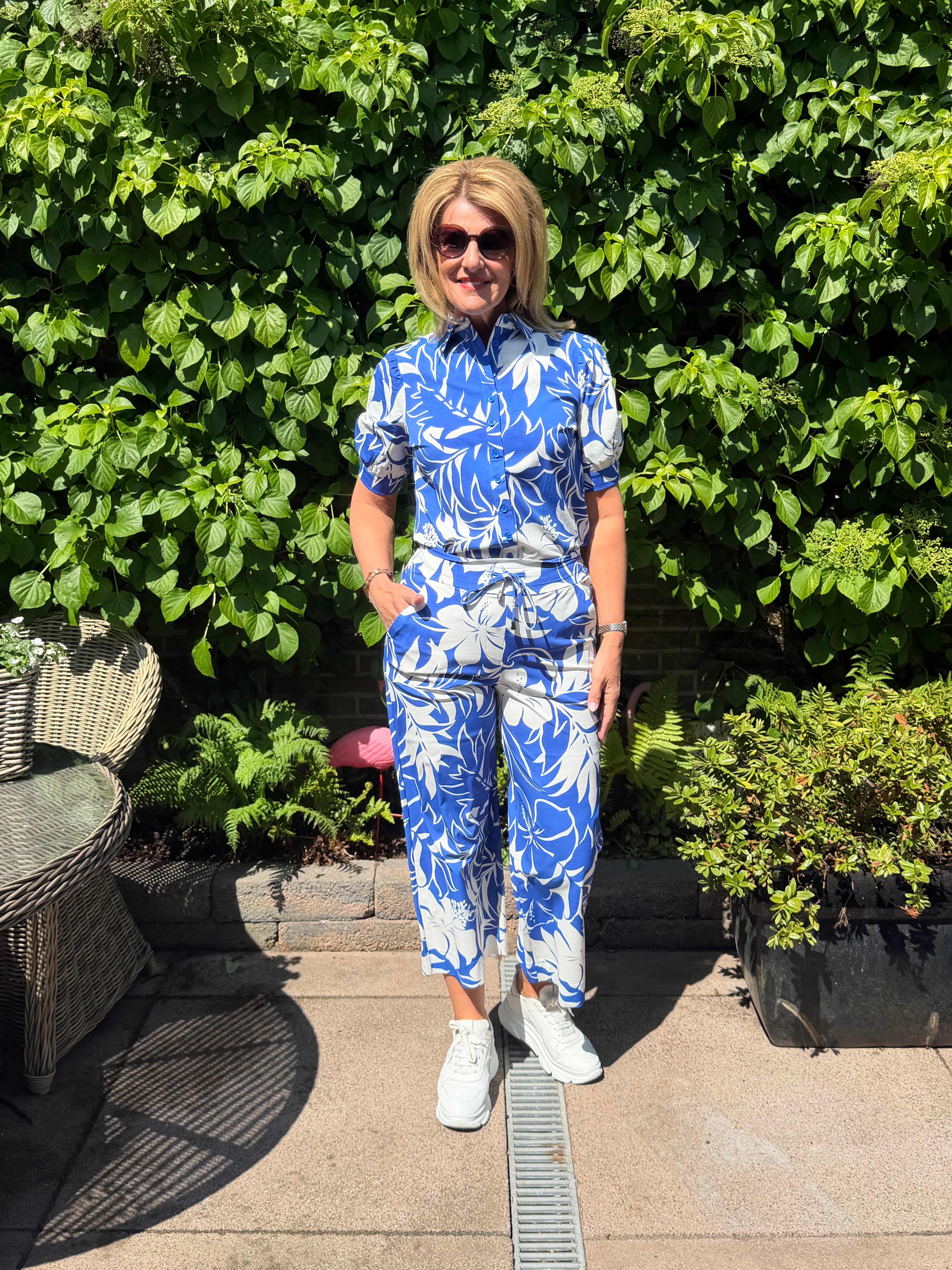 Mi Piace Travelstof Blouse Korte Mouw 202270 hibiscus print nautic blue