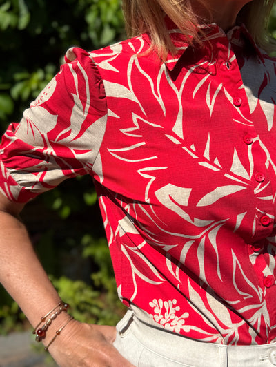 Mi Piace Travelstof Blouse Korte Mouw 202270 hibiscus print red