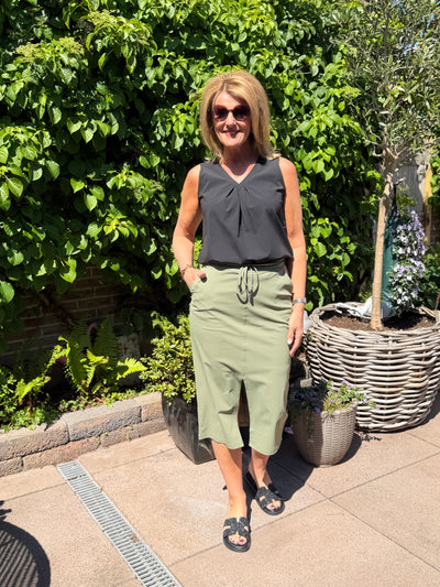 Mi Piace Travelstof Halflange Rok 202424 olive