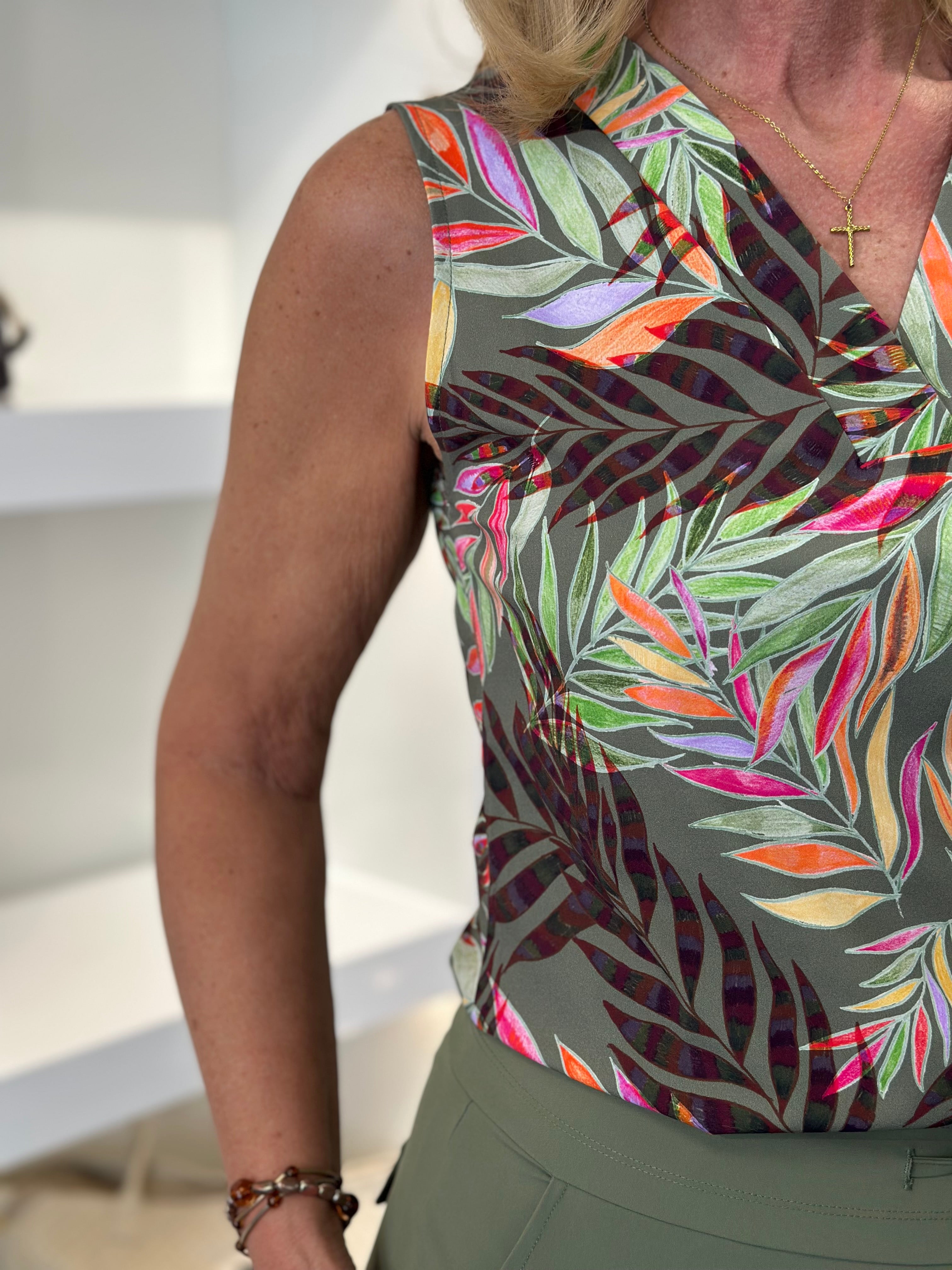 Mi Piace Travelstof Mouwloze Top 202425 pencil branches print olive