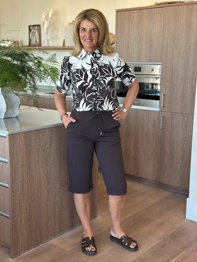 Mi Piace Travelstof Blouse Korte Mouw 202270 hibiscus print espresso