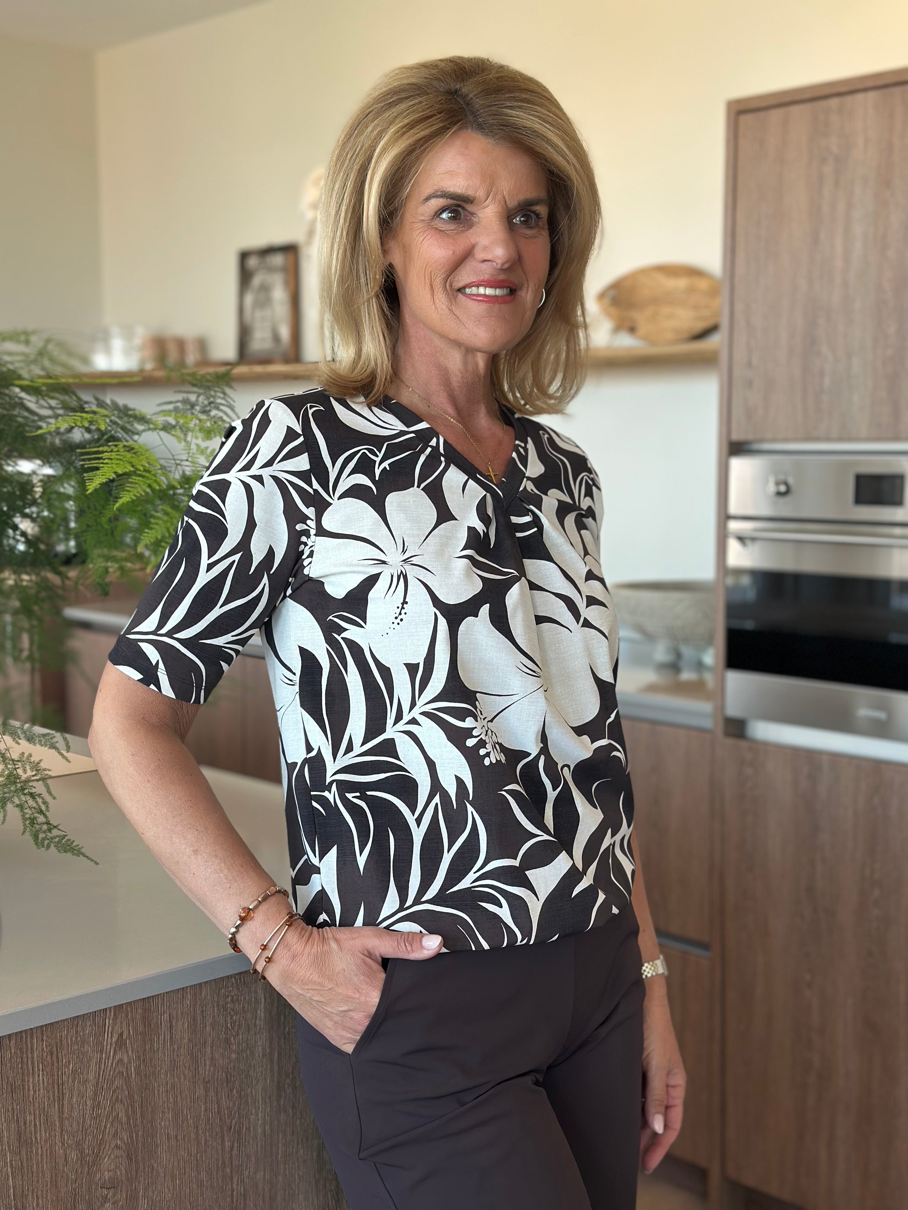 Mi Piace Travel Shirt Pleated 202815 hibiscus print espresso