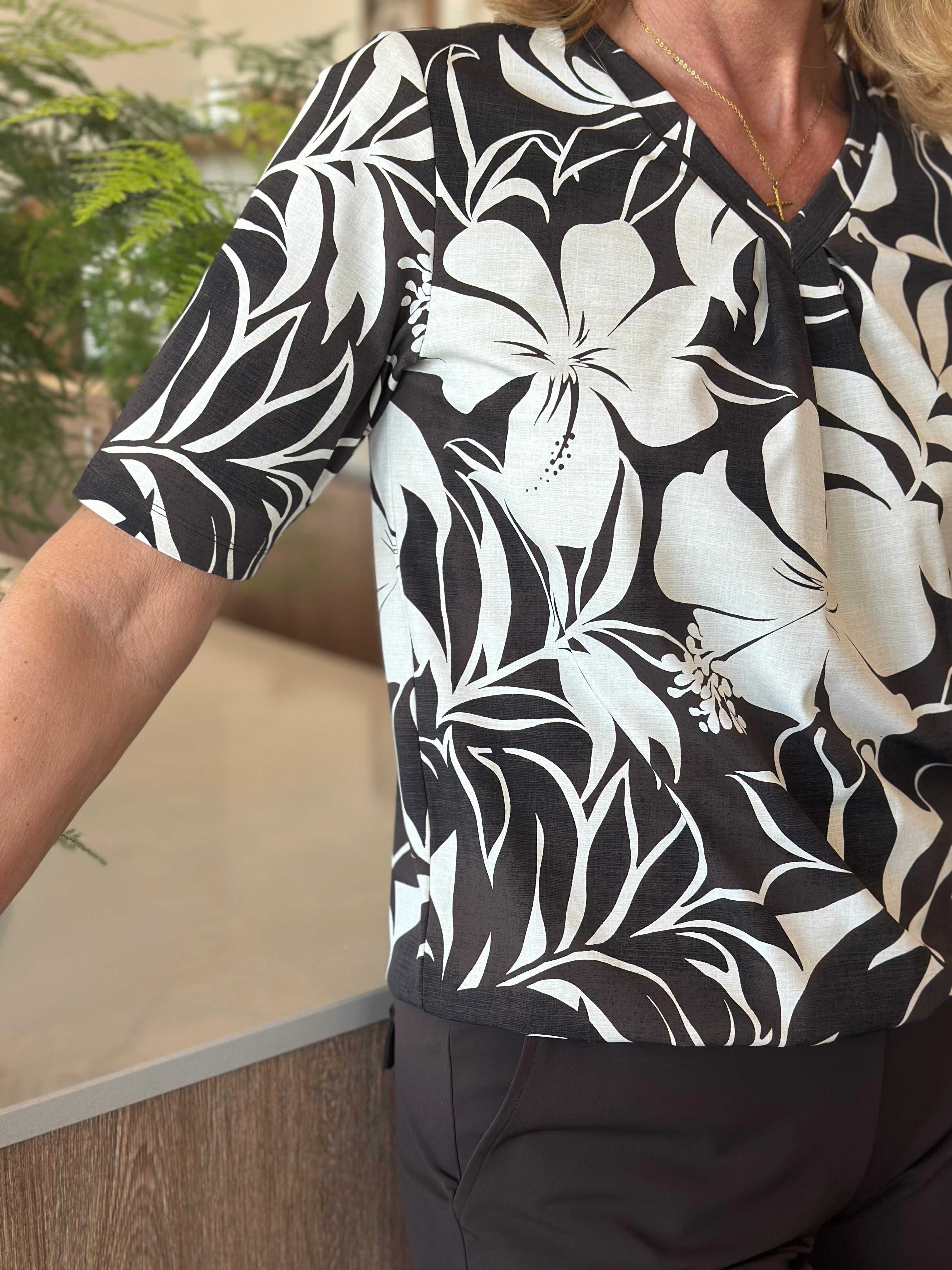 Mi Piace Travel Shirt Pleated 202815 hibiscus print espresso