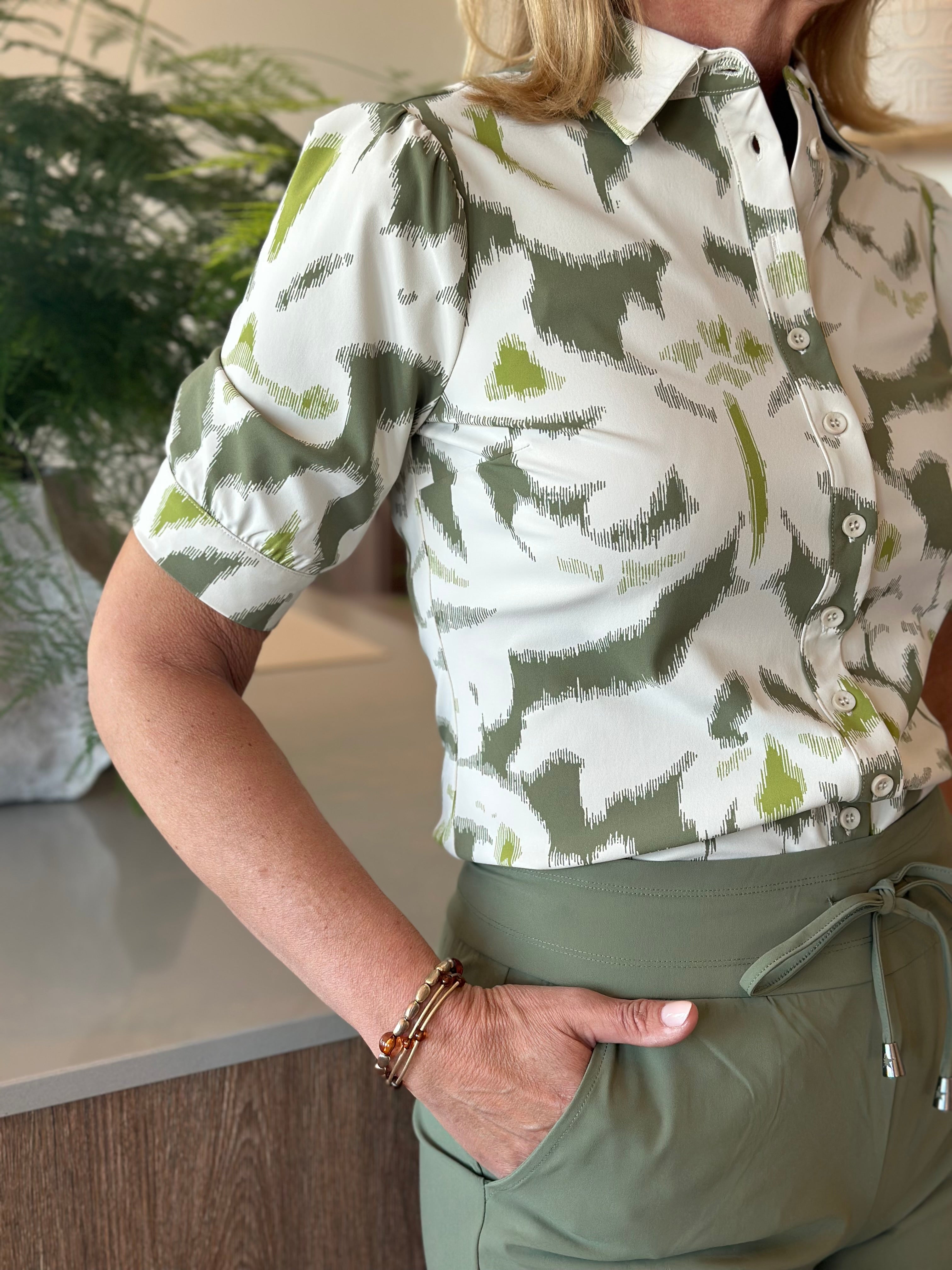 Mi Piace Travelstof Blouse Korte Mouw 202270 ikat ornaments print olive
