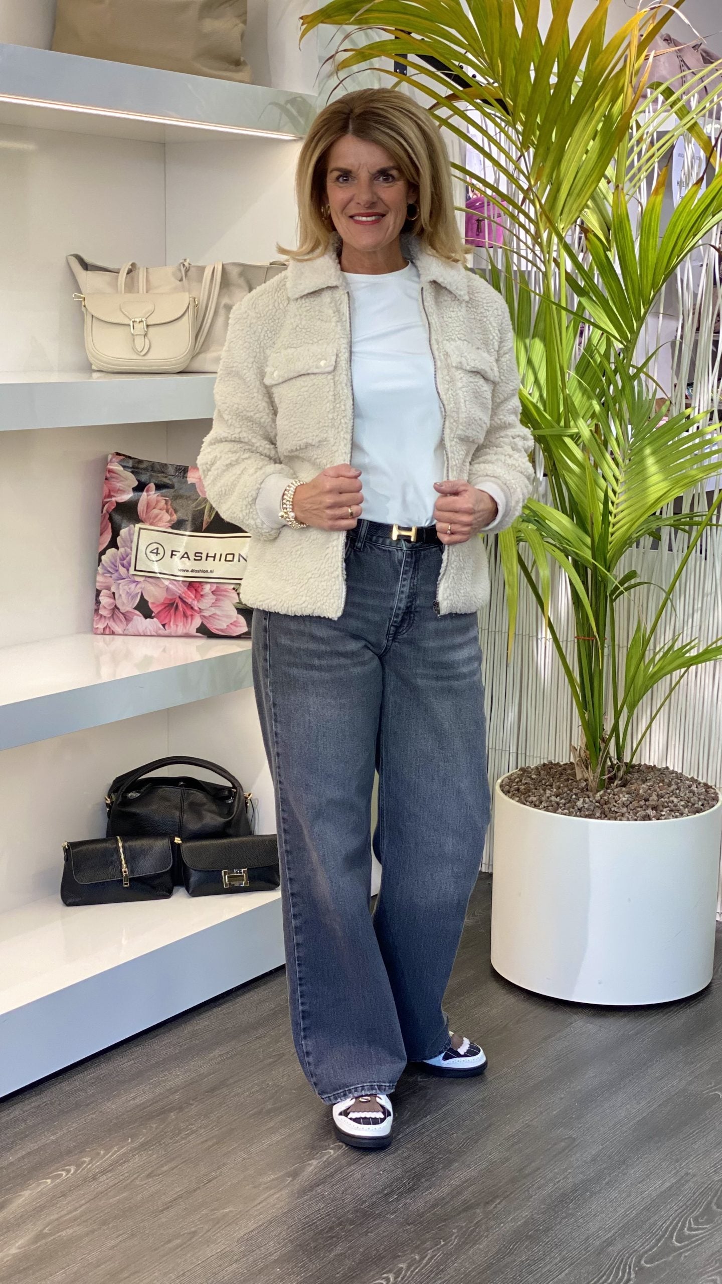 C&S Cherry Teddy Jacket sand