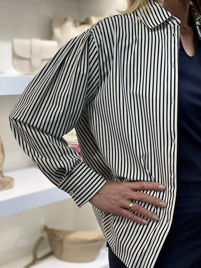 Mi Piace Travelstof blouse oversized 202524 donkerblauw off white streep