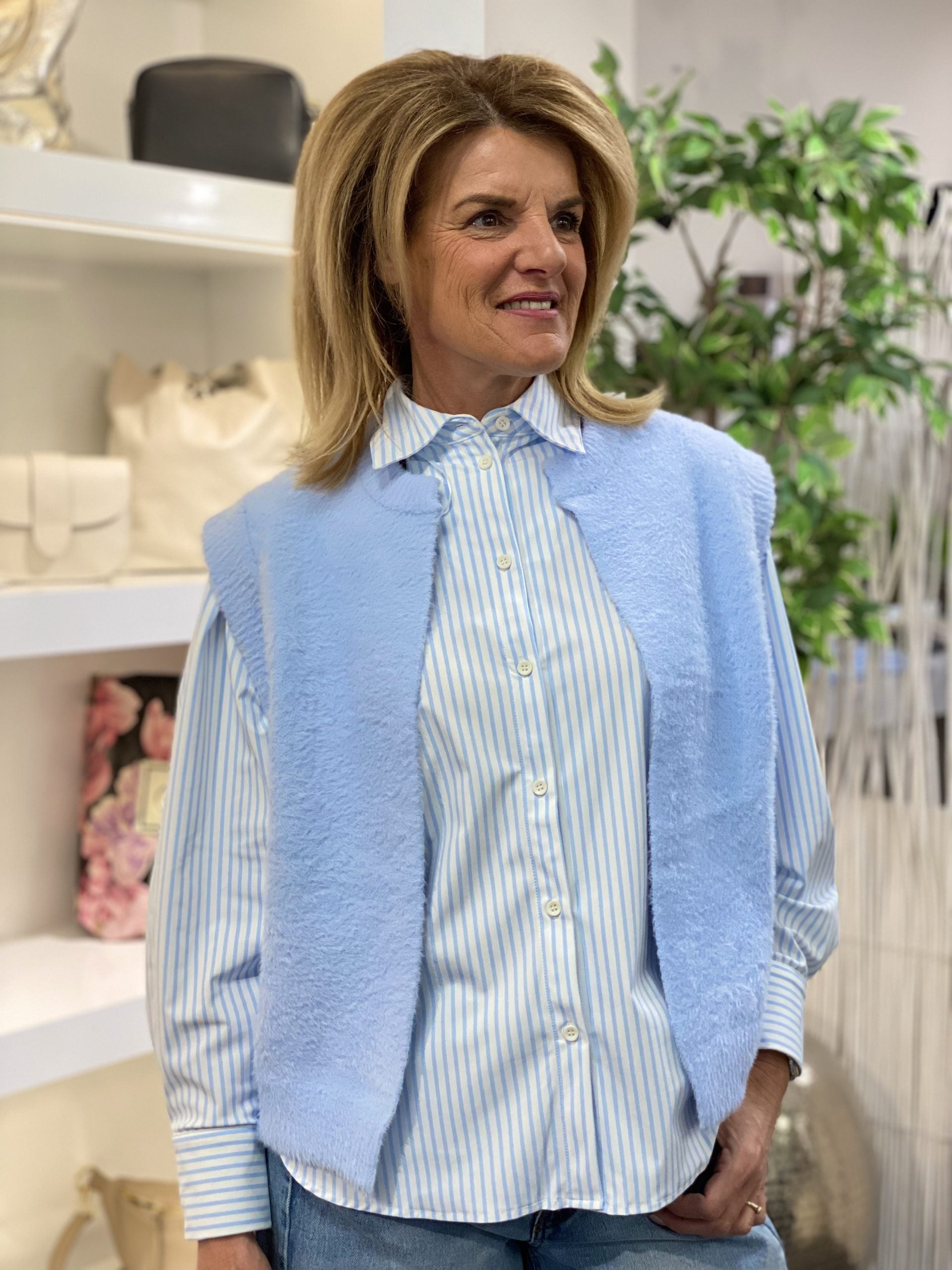 Mi Piace Travelstof Zachte fluffy Gilet 202468 lichtblauw