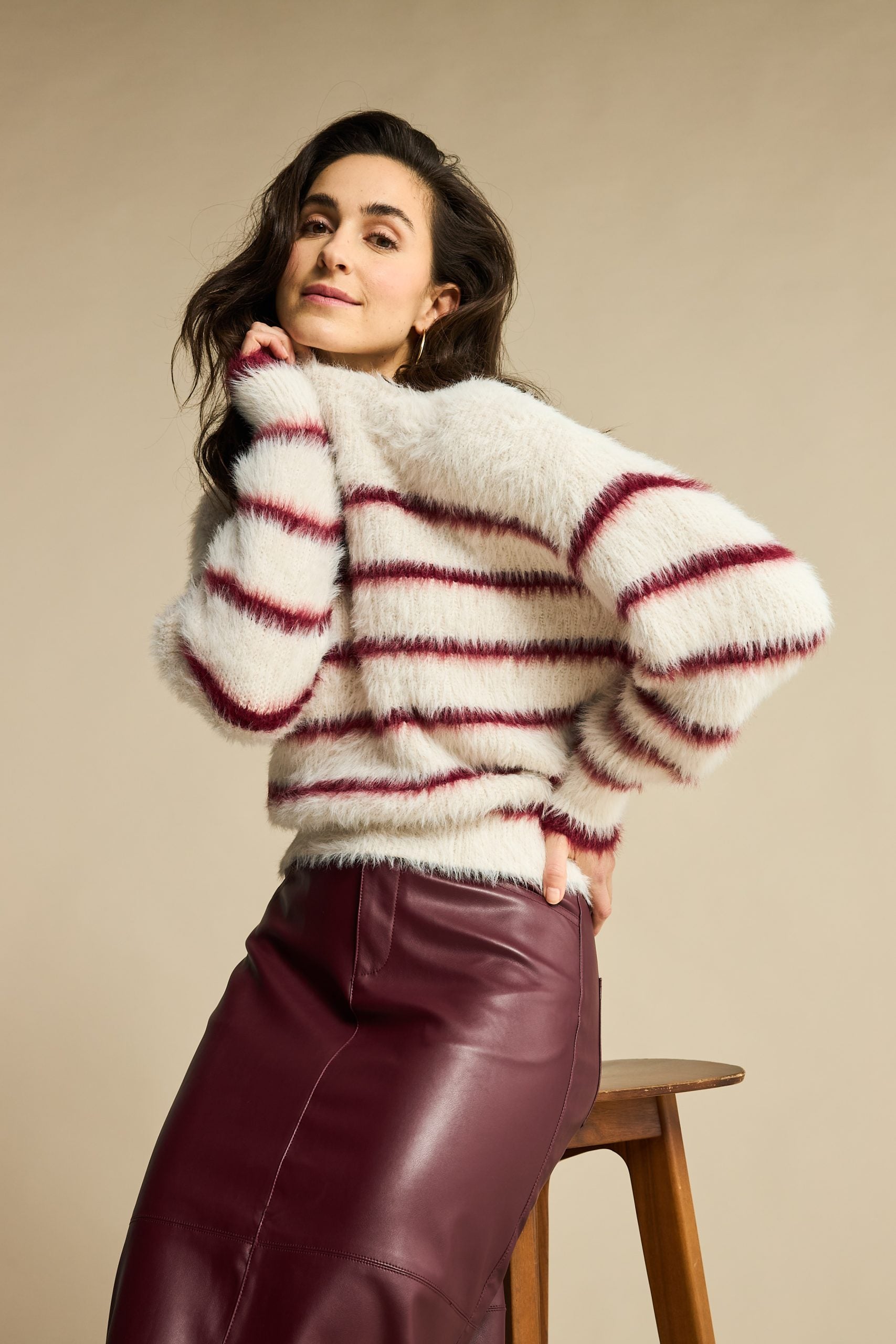 Red Button Fuzzy Sweater & Stripe cream/ruby