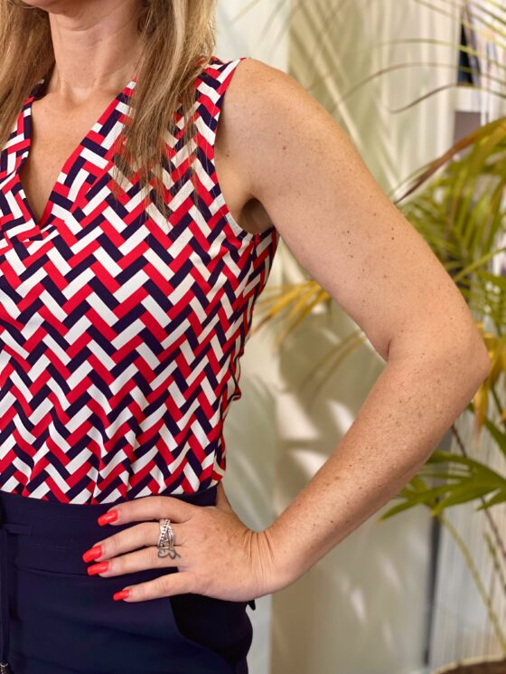 Mi Piace Travelstof Mouwloze Top red navy print 202425 - Afbeelding 2