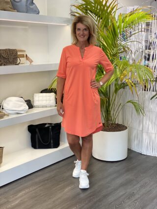 Triple Nine Travelstof Jurk Lena 51501 coral koraalrood