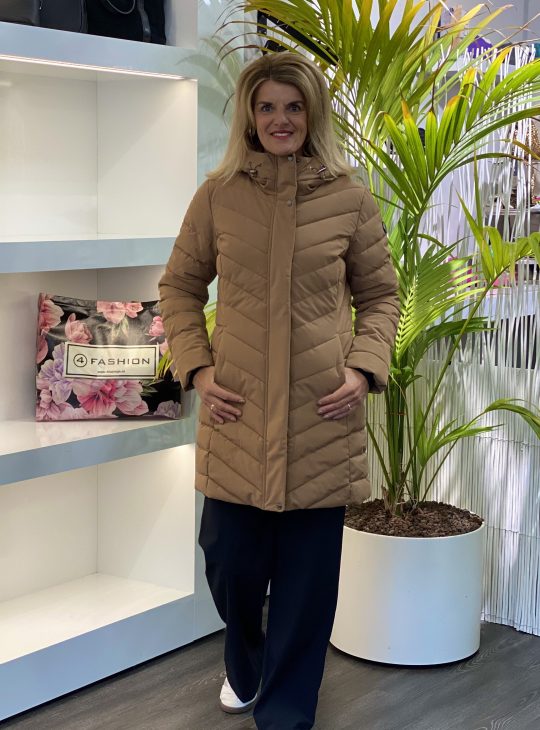 Luhta Iiksi Lange Winterjas warm zand