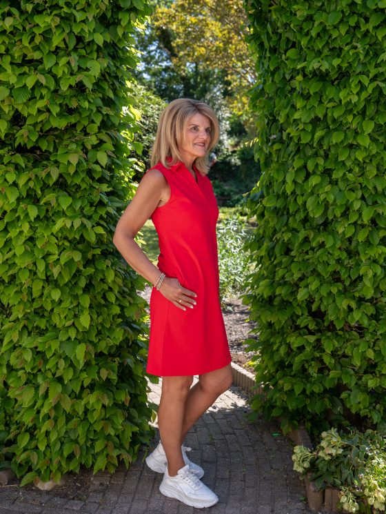 Mi Piace Travelstof Mouwloze Jurk Recht Model 202443 rood - Afbeelding 4
