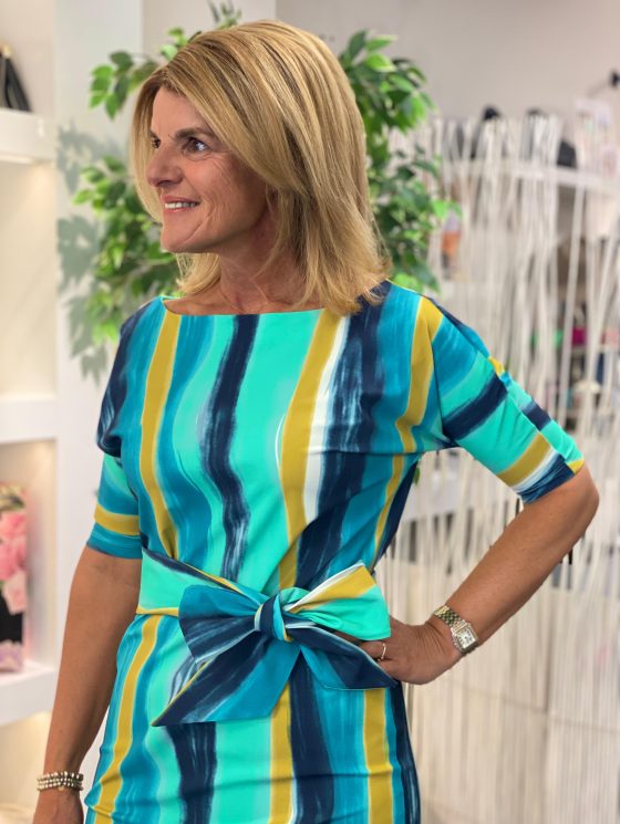 Mi Piace Travelstof Jurk met Boothals 202426  mint leaf  swirly print - Afbeelding 4