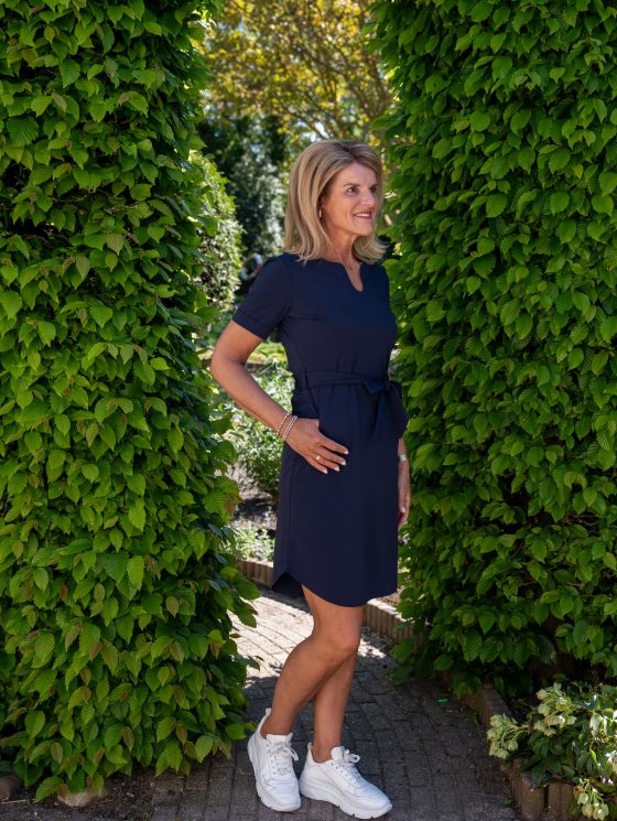 Mi Piace Travelstof Tuniek jurk  met Tailleband donkerblauw 202245 - Afbeelding 5
