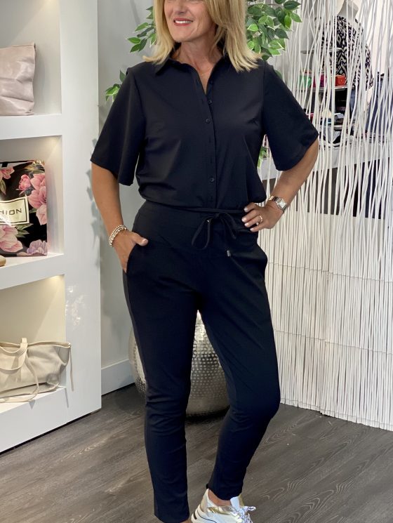 Mi Piace Travelstof Blouse Korte Mouw zwart 202502 - Afbeelding 2