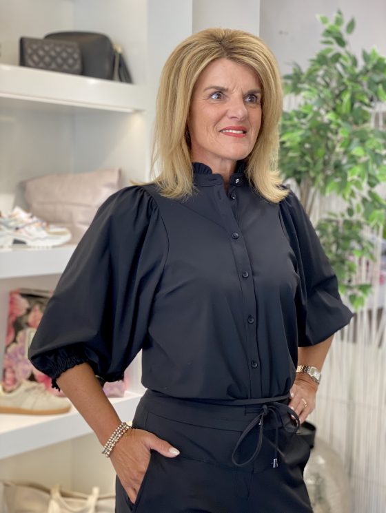 Mi Piace Travelstof Blouse Ballonmouw 202532 zwart