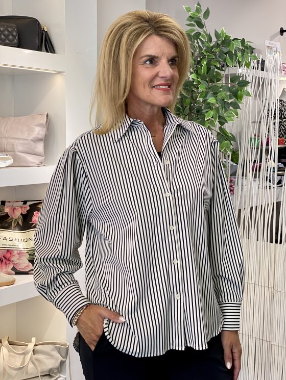 Mi Piace Travelstof Oversized Blouse 202524 zwart kit streep - Afbeelding 5