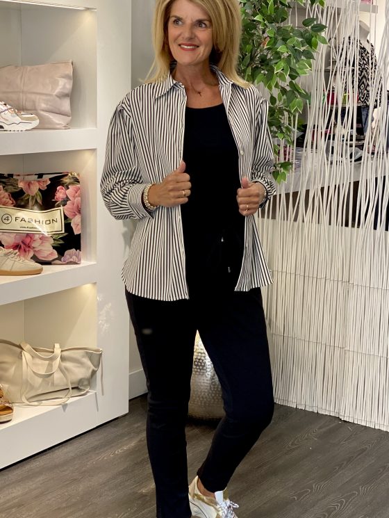 Mi Piace Travelstof Oversized Blouse 202524 zwart kit streep - Afbeelding 2