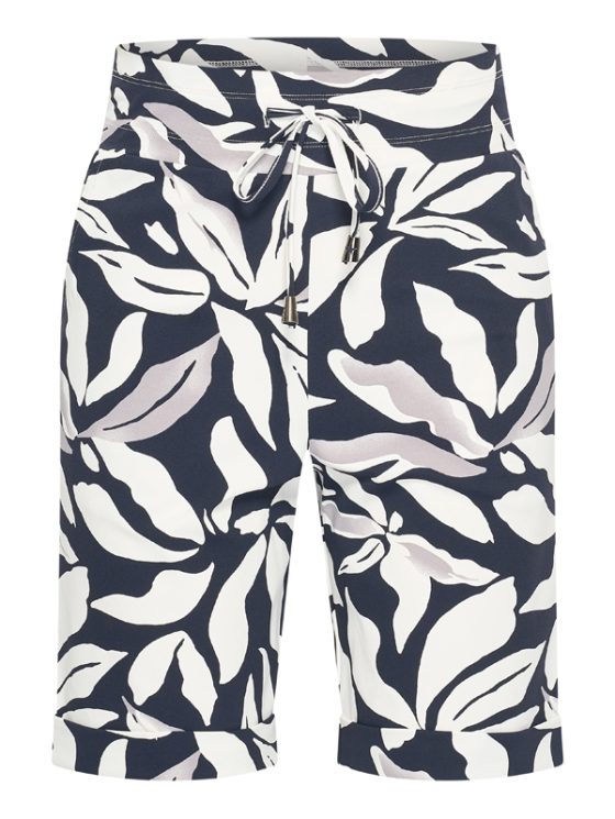 Mi Piace Travelstof iets wijdere Korte Broek donkerblauw offwhite flower print 202423