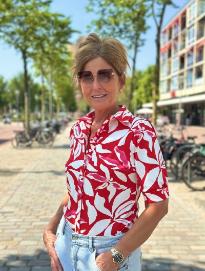 Mi Piace Travelstof Blouse Korte Mouw rood offwhite flower print 202270