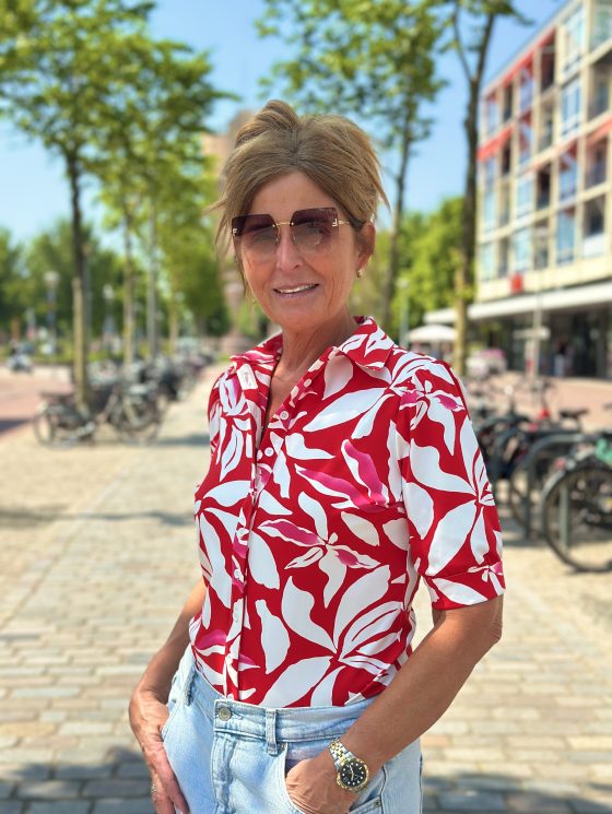 Mi Piace Travelstof Blouse Korte Mouw rood offwhite flower print 202270